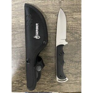 Gerber Freeman Guide Fixed Blade Full Tang Hunting Skinning Knife with Sheath